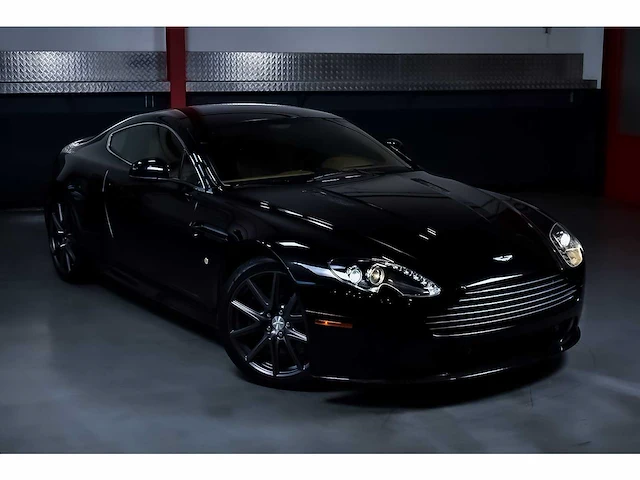 Aston martin - vantage coupe 4,7l v8 - vantage coupe 4,7l v8 - aston martin vantage s coupe 4,7l v8 - 2011 - 2011 - afbeelding 29 van  85