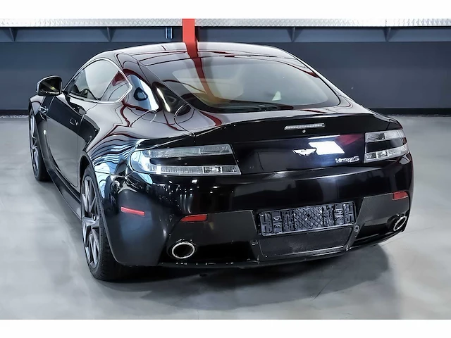 Aston martin - vantage coupe 4,7l v8 - vantage coupe 4,7l v8 - aston martin vantage s coupe 4,7l v8 - 2011 - 2011 - afbeelding 32 van  85