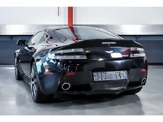 Aston martin - vantage coupe 4,7l v8 - vantage coupe 4,7l v8 - aston martin vantage s coupe 4,7l v8 - 2011 - 2011 - afbeelding 33 van  85