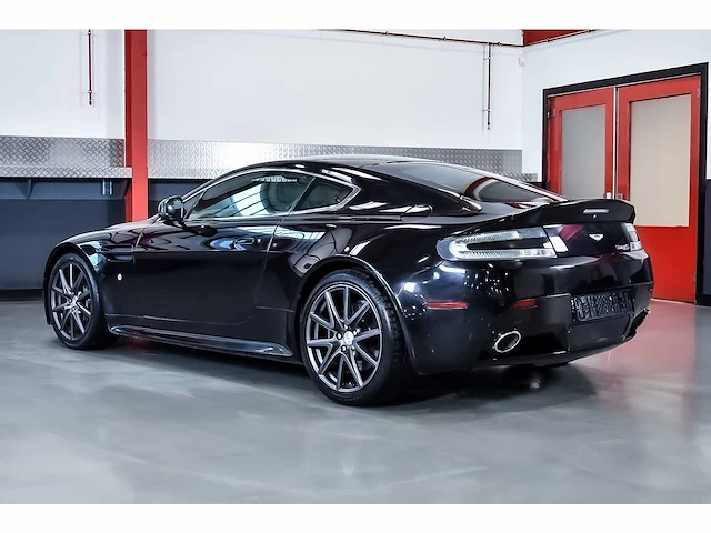 Aston martin - vantage coupe 4,7l v8 - vantage coupe 4,7l v8 - aston martin vantage s coupe 4,7l v8 - 2011 - 2011 - afbeelding 36 van  85