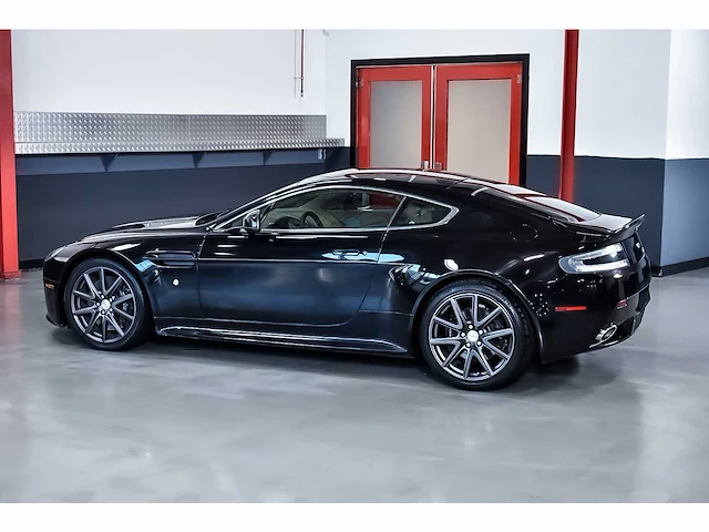 Aston martin - vantage coupe 4,7l v8 - vantage coupe 4,7l v8 - aston martin vantage s coupe 4,7l v8 - 2011 - 2011 - afbeelding 37 van  85