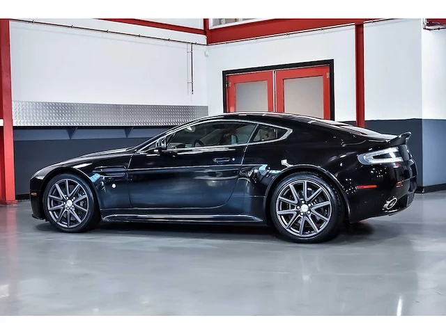 Aston martin - vantage coupe 4,7l v8 - vantage coupe 4,7l v8 - aston martin vantage s coupe 4,7l v8 - 2011 - 2011 - afbeelding 38 van  85