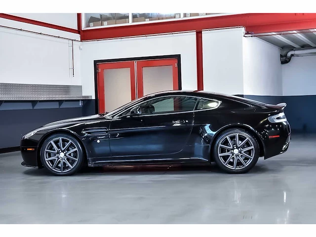 Aston martin - vantage coupe 4,7l v8 - vantage coupe 4,7l v8 - aston martin vantage s coupe 4,7l v8 - 2011 - 2011 - afbeelding 40 van  85