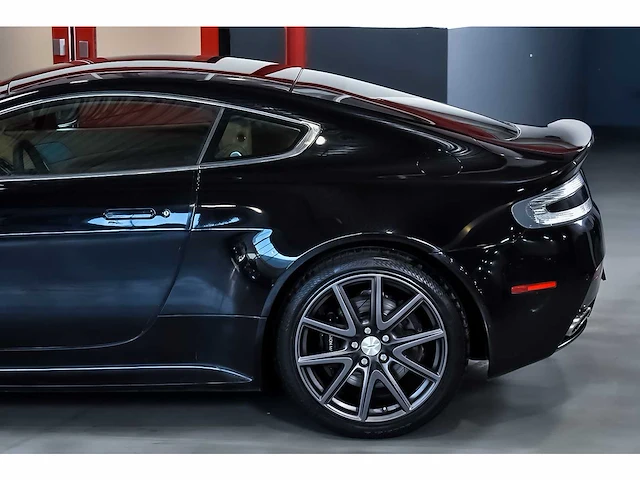 Aston martin - vantage coupe 4,7l v8 - vantage coupe 4,7l v8 - aston martin vantage s coupe 4,7l v8 - 2011 - 2011 - afbeelding 41 van  85