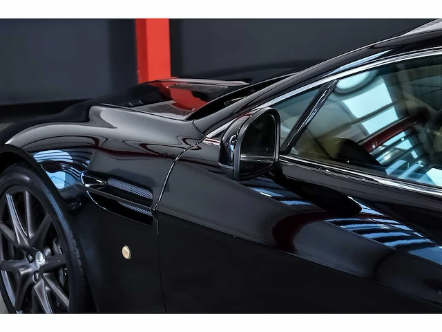 Aston martin - vantage coupe 4,7l v8 - vantage coupe 4,7l v8 - aston martin vantage s coupe 4,7l v8 - 2011 - 2011 - afbeelding 44 van  85