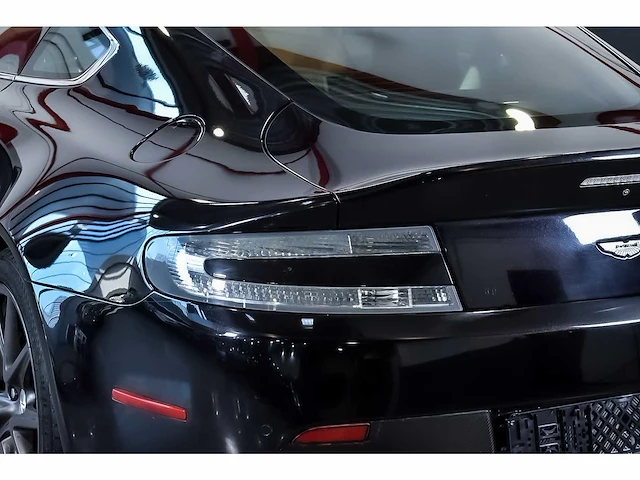 Aston martin - vantage coupe 4,7l v8 - vantage coupe 4,7l v8 - aston martin vantage s coupe 4,7l v8 - 2011 - 2011 - afbeelding 48 van  85