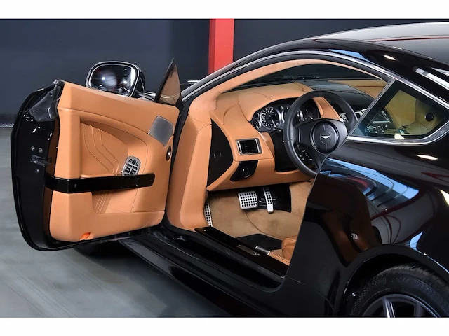 Aston martin - vantage coupe 4,7l v8 - vantage coupe 4,7l v8 - aston martin vantage s coupe 4,7l v8 - 2011 - 2011 - afbeelding 57 van  85