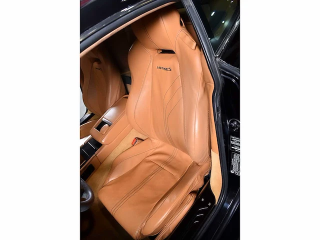 Aston martin - vantage coupe 4,7l v8 - vantage coupe 4,7l v8 - aston martin vantage s coupe 4,7l v8 - 2011 - 2011 - afbeelding 65 van  85