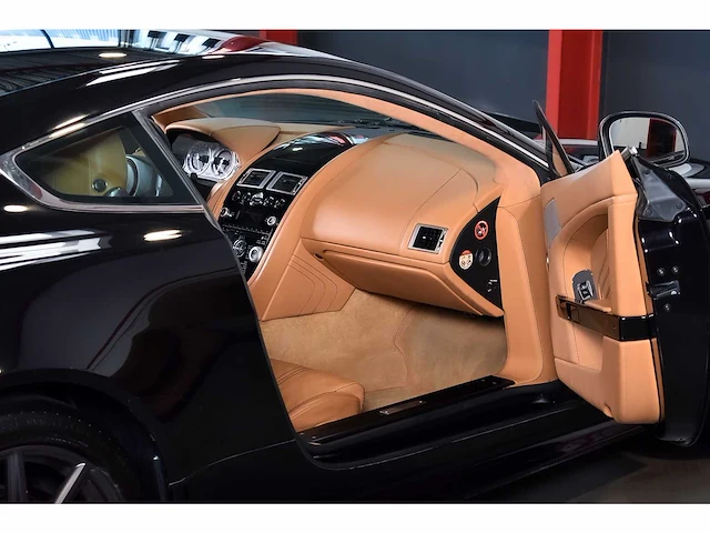Aston martin - vantage coupe 4,7l v8 - vantage coupe 4,7l v8 - aston martin vantage s coupe 4,7l v8 - 2011 - 2011 - afbeelding 68 van  85
