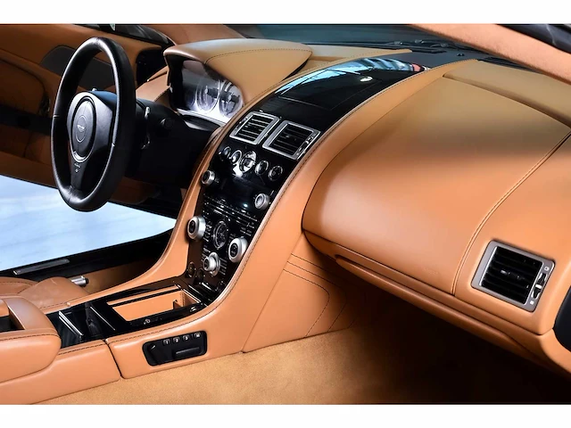 Aston martin - vantage coupe 4,7l v8 - vantage coupe 4,7l v8 - aston martin vantage s coupe 4,7l v8 - 2011 - 2011 - afbeelding 71 van  85
