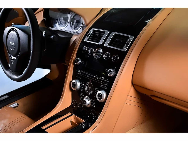 Aston martin - vantage coupe 4,7l v8 - vantage coupe 4,7l v8 - aston martin vantage s coupe 4,7l v8 - 2011 - 2011 - afbeelding 72 van  85