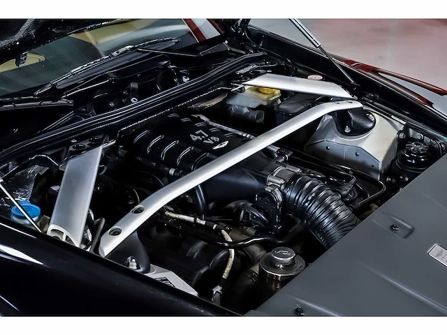 Aston martin - vantage coupe 4,7l v8 - vantage coupe 4,7l v8 - aston martin vantage s coupe 4,7l v8 - 2011 - 2011 - afbeelding 80 van  85