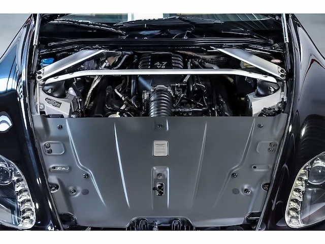 Aston martin - vantage coupe 4,7l v8 - vantage coupe 4,7l v8 - aston martin vantage s coupe 4,7l v8 - 2011 - 2011 - afbeelding 81 van  85