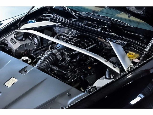 Aston martin - vantage coupe 4,7l v8 - vantage coupe 4,7l v8 - aston martin vantage s coupe 4,7l v8 - 2011 - 2011 - afbeelding 82 van  85