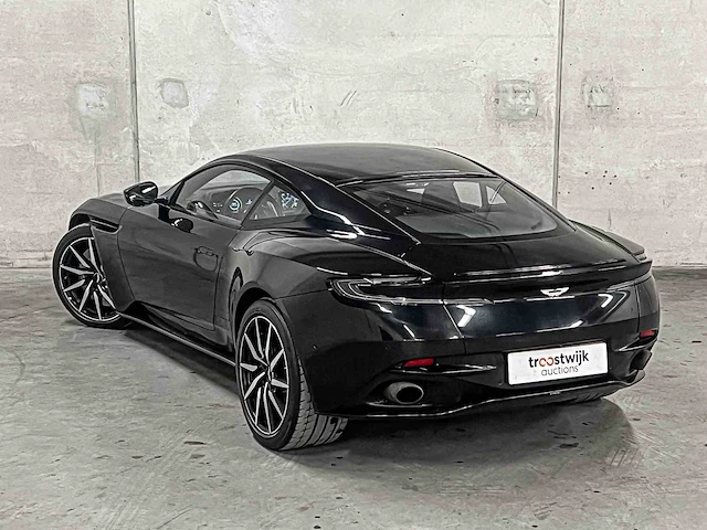 Aston martin db11 4.0 v8 510pk 2017, nl-kenteken - afbeelding 10 van  46