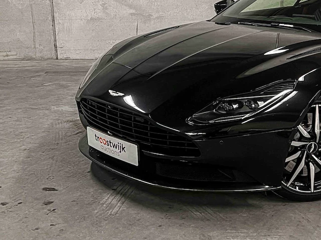 Aston martin db11 4.0 v8 510pk 2017, nl-kenteken - afbeelding 42 van  46