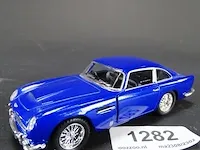 Aston martin db5 (1963) blauw