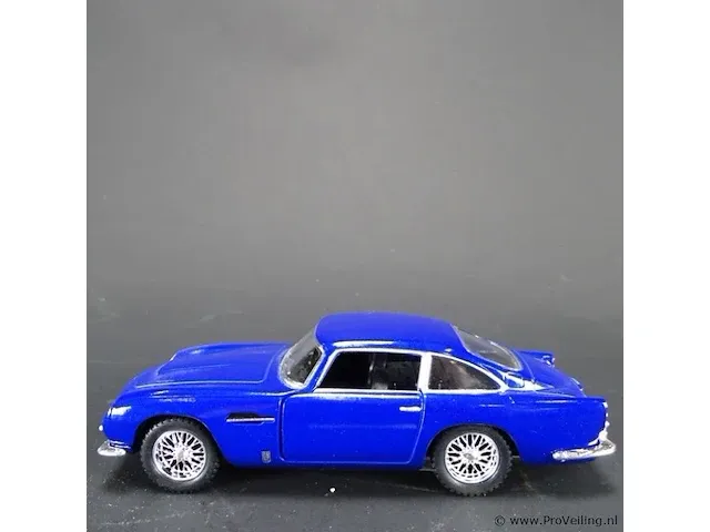 Aston martin db5 (1963) blauw - afbeelding 2 van  5