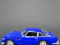 Aston martin db5 (1963) blauw - afbeelding 2 van  5