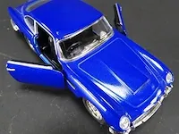 Aston martin db5 (1963) blauw - afbeelding 4 van  5