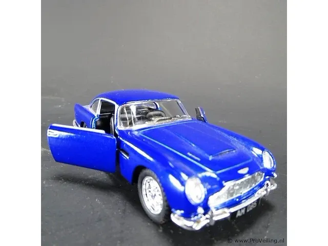 Aston martin db5 (1963) blauw - afbeelding 5 van  5