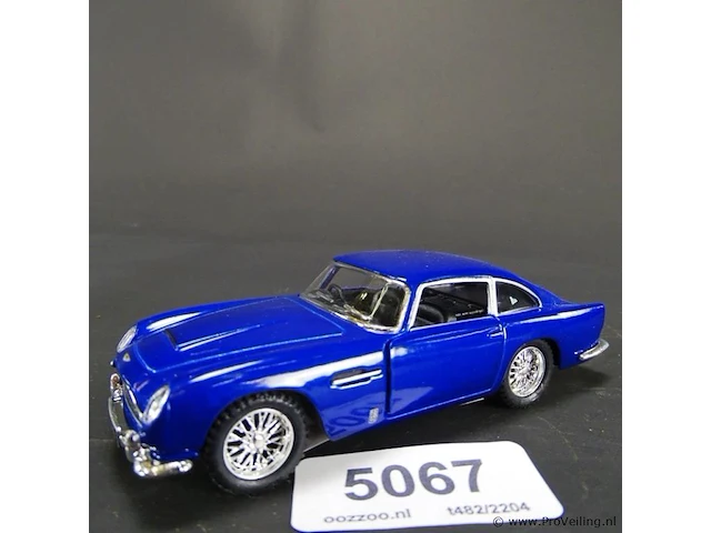 Aston martin db5 (1963) blauw - afbeelding 1 van  5