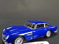 Aston martin db5 (1963) blauw - afbeelding 1 van  5