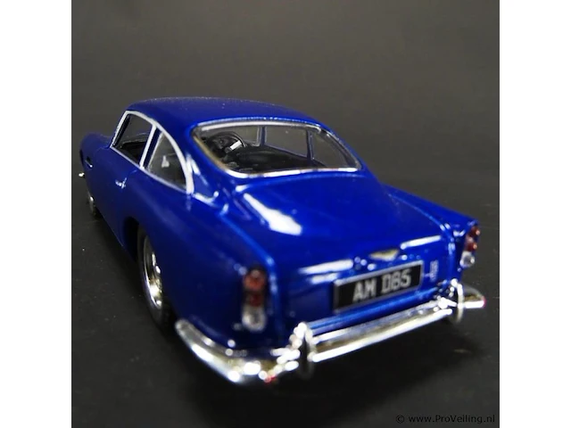 Aston martin db5 (1963) blauw - afbeelding 3 van  5
