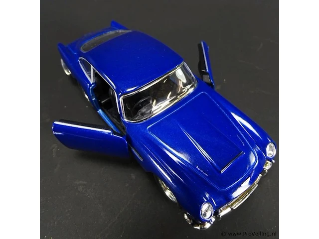Aston martin db5 (1963) blauw - afbeelding 5 van  5
