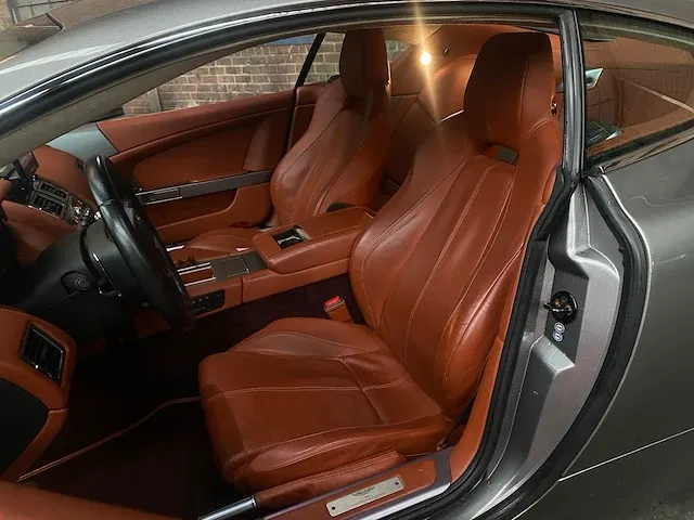 Aston martin db9 5.9 v12 470pk 2008 -youngtimer- - afbeelding 25 van  35