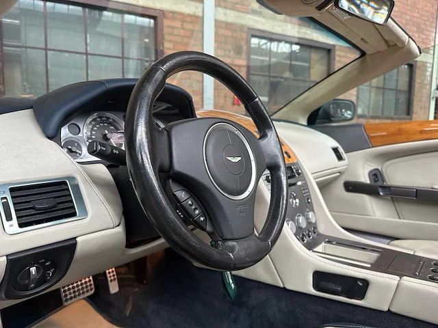 Aston martin db9 cabriolet 5.9 v12 449pk 2006 youngtimer - afbeelding 17 van  42