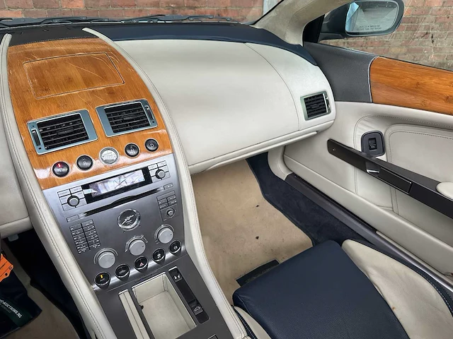 Aston martin db9 cabriolet 5.9 v12 449pk 2006 youngtimer - afbeelding 18 van  42
