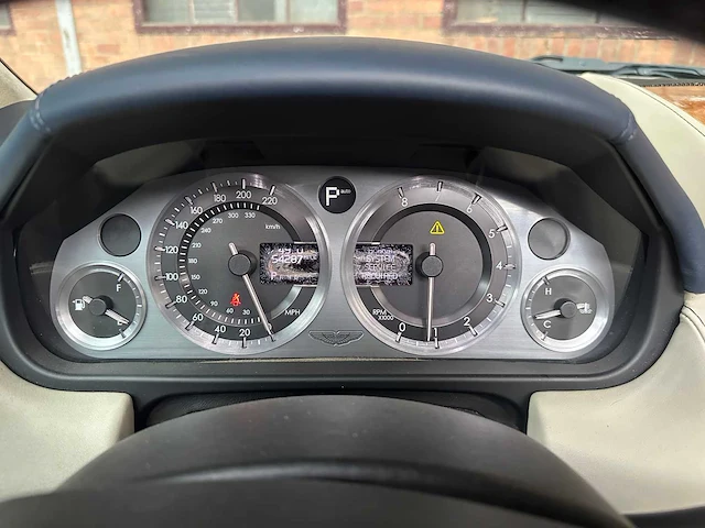 Aston martin db9 cabriolet 5.9 v12 449pk 2006 youngtimer - afbeelding 26 van  42