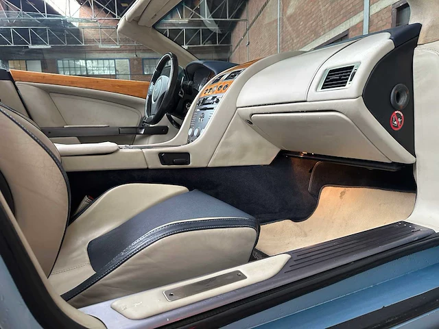 Aston martin db9 cabriolet 5.9 v12 449pk 2006 youngtimer - afbeelding 29 van  42