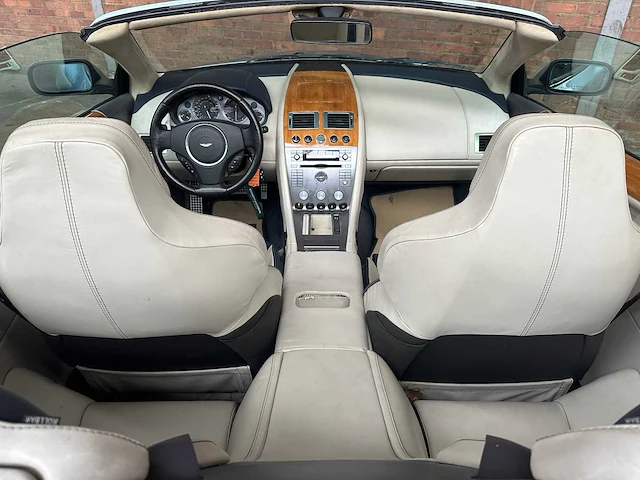 Aston martin db9 cabriolet 5.9 v12 449pk 2006 youngtimer - afbeelding 31 van  42