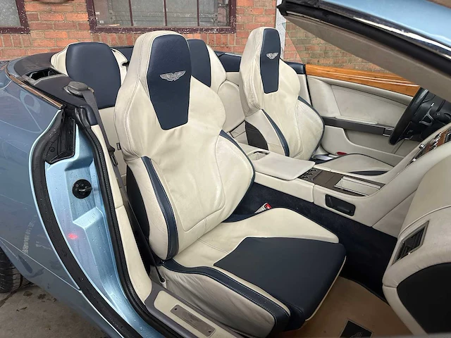 Aston martin db9 cabriolet 5.9 v12 449pk 2006 youngtimer - afbeelding 35 van  42