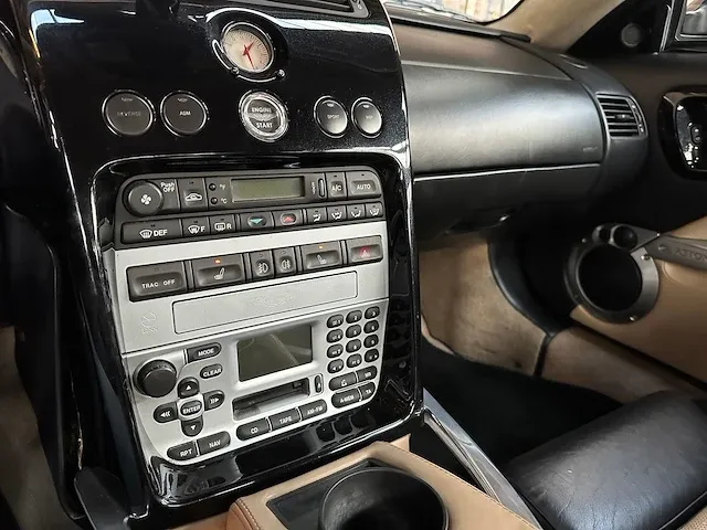 Aston martin vanquish 5.3 v12 460pk 2004 -youngtimer- - afbeelding 25 van  47