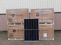 Astronergy - set van 144 zonnepanelen (totaal vermogen 59.040 wp) - afbeelding 1 van  5