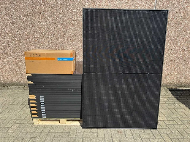 Astronergy - set van 24 full black zonnepanelen (415 wp) met 10 kw omvormer - afbeelding 1 van  8