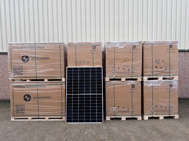 Astronergy - set van 252 zonnepanelen (totaal 103.320 wp) - afbeelding 1 van  5
