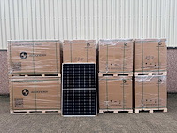 Astronergy - set van 288 zonnepanelen (totaal vermogen 118.080 wp) - afbeelding 1 van  5