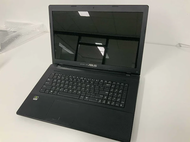 Asus - r704vd-ty025h laptop - afbeelding 1 van  3