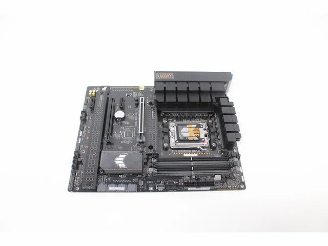 Asus mainboard tuf gaming b650-plus (am5 amd b650 atx) - afbeelding 3 van  3