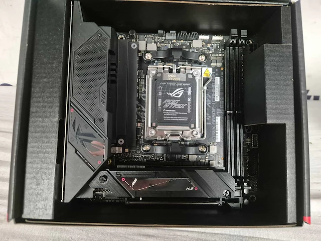 Asus rog strix b650e-i gaming wifi - afbeelding 3 van  3