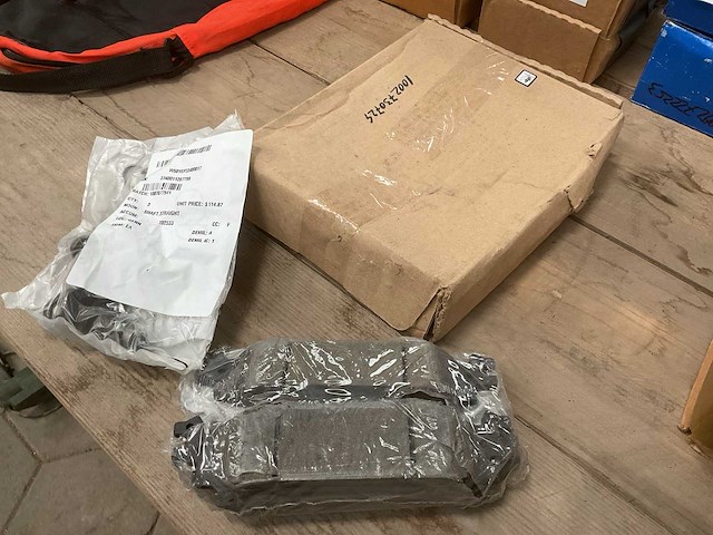 Ate verschillende onderdelen (3x) - afbeelding 1 van  3