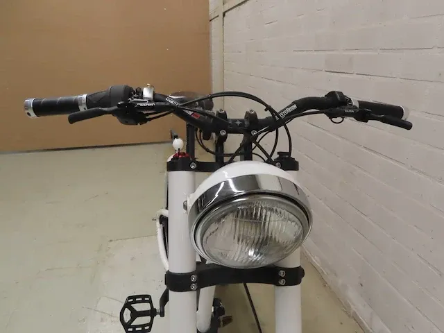 Ateliers heritage bike - heritage heroes - elektrische fiets - afbeelding 12 van  17