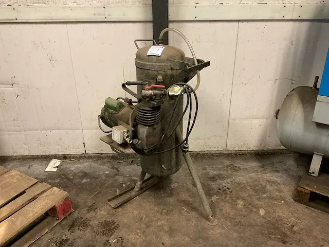 Atlas copco fe20et zuigercompressor - afbeelding 1 van  7