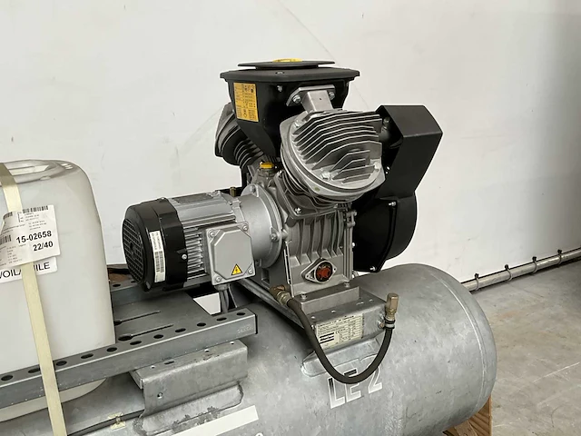 Atlas copco le 2 10 s e 250l + cd 2-cilinder luchtcompressor - afbeelding 12 van  16