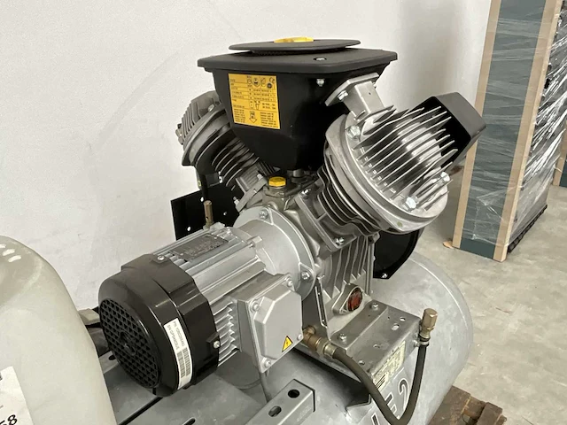 Atlas copco le 2 10 s e 250l + cd 2-cilinder luchtcompressor - afbeelding 13 van  16