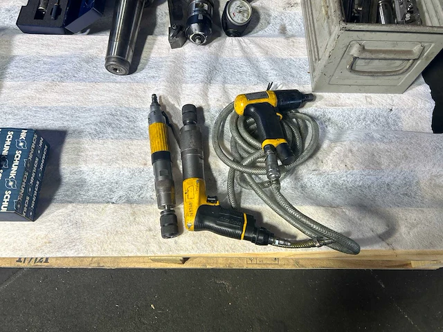 Atlas copco pneumatische hand slijpmachine (3x) - afbeelding 1 van  4